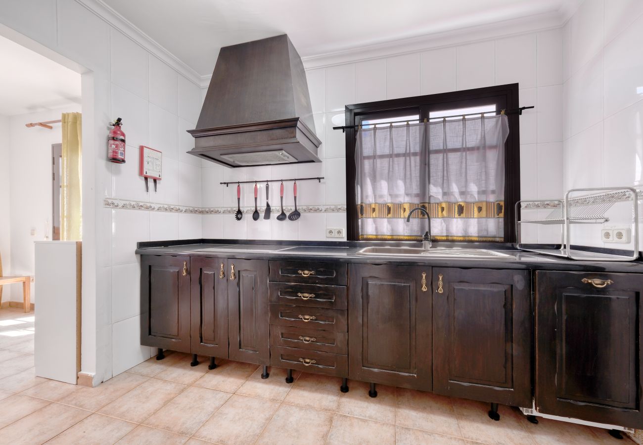 House in Puerto del Carmen - Villa El Rincón • Pool & BBQ • Beach 5 min • LVH