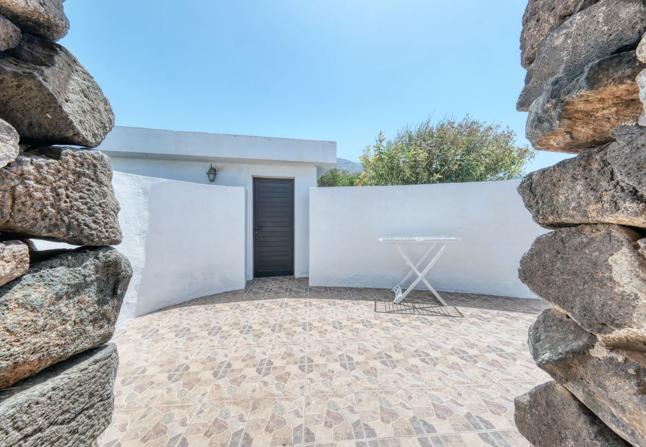 House in  Famara - Bungalow Famara 38- Olas del Risco