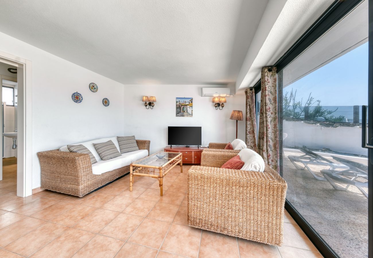 House in  Famara - Bungalow Famara 38- Olas del Risco