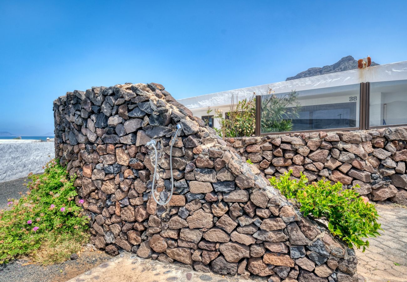 House in  Famara - Bungalow Famara 38- Olas del Risco