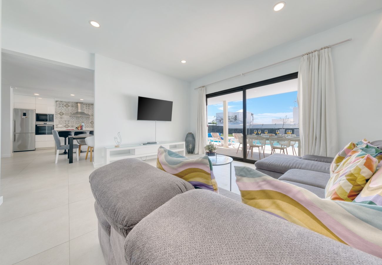 House in Playa Blanca - Casa Malvasía • Pool • 900M from the beach • LVH