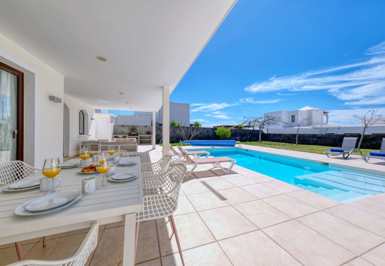 House in Playa Blanca - Casa Malvasía • Pool • 900M from the beach • LVH