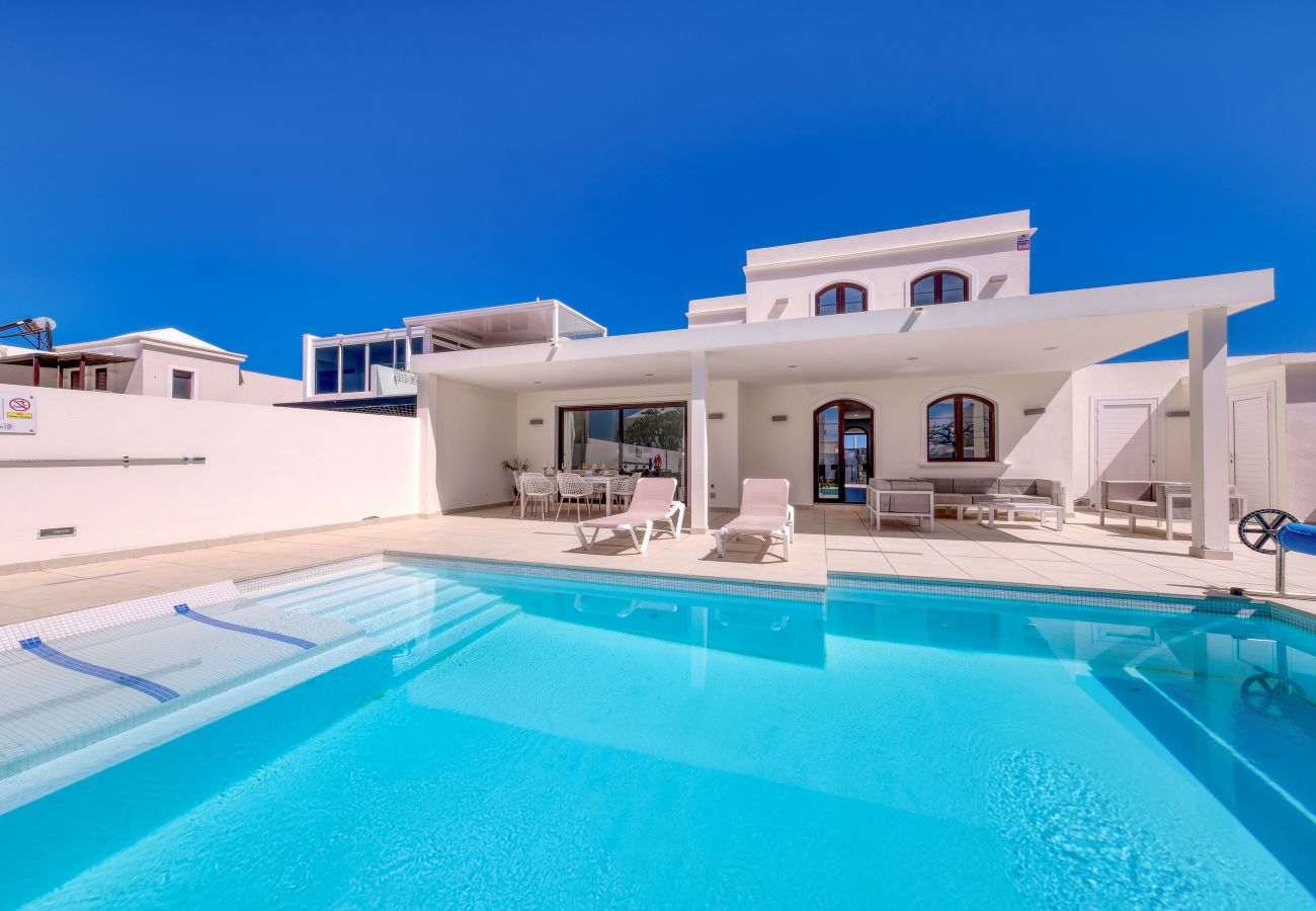 House in Playa Blanca - Casa Malvasía • Pool • 900M from the beach • LVH
