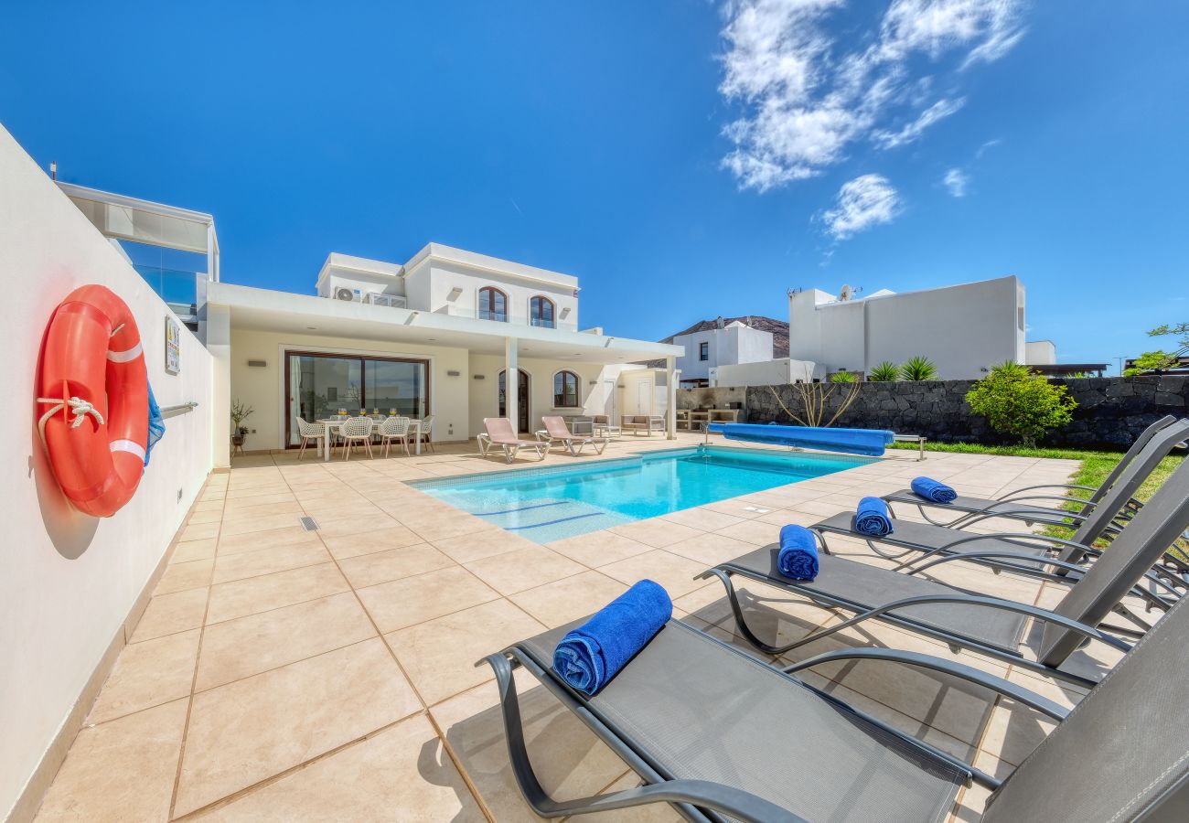 House in Playa Blanca - Casa Malvasía • Pool • 900M from the beach • LVH