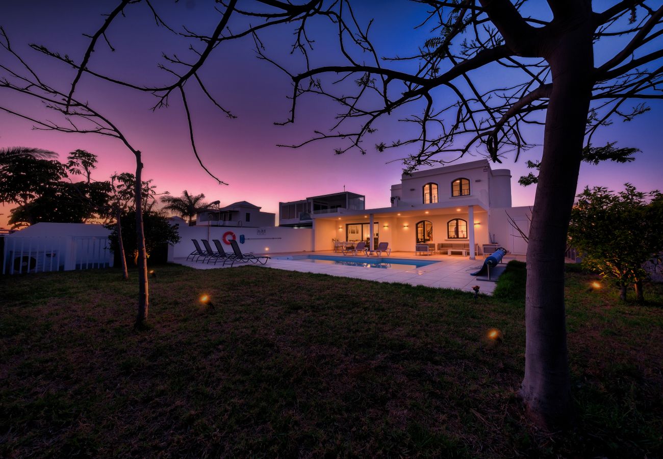 House in Playa Blanca - Casa Malvasía • Pool • 900M from the beach • LVH