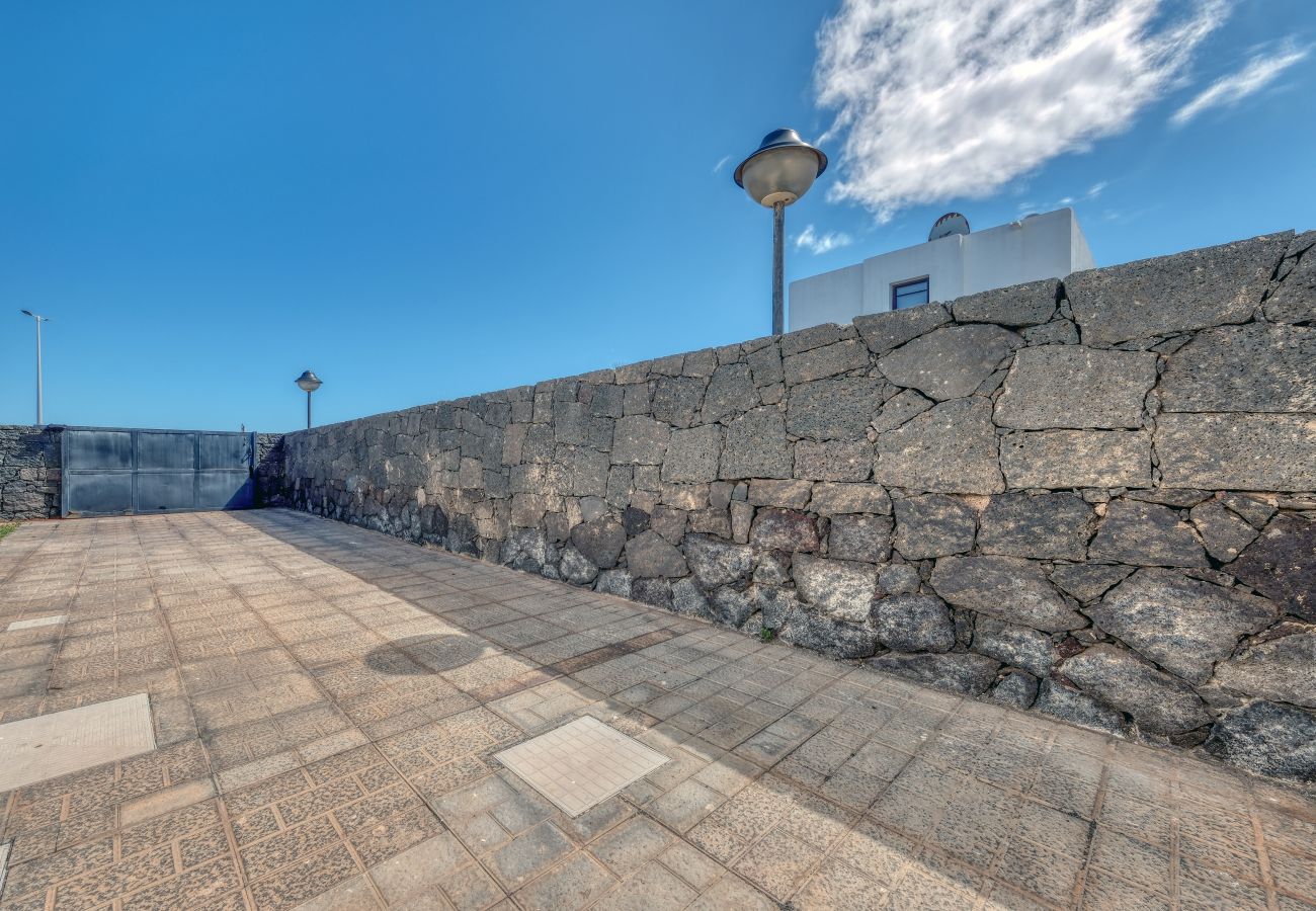 House in Playa Blanca - Casa Malvasía • Pool • 900M from the beach • LVH
