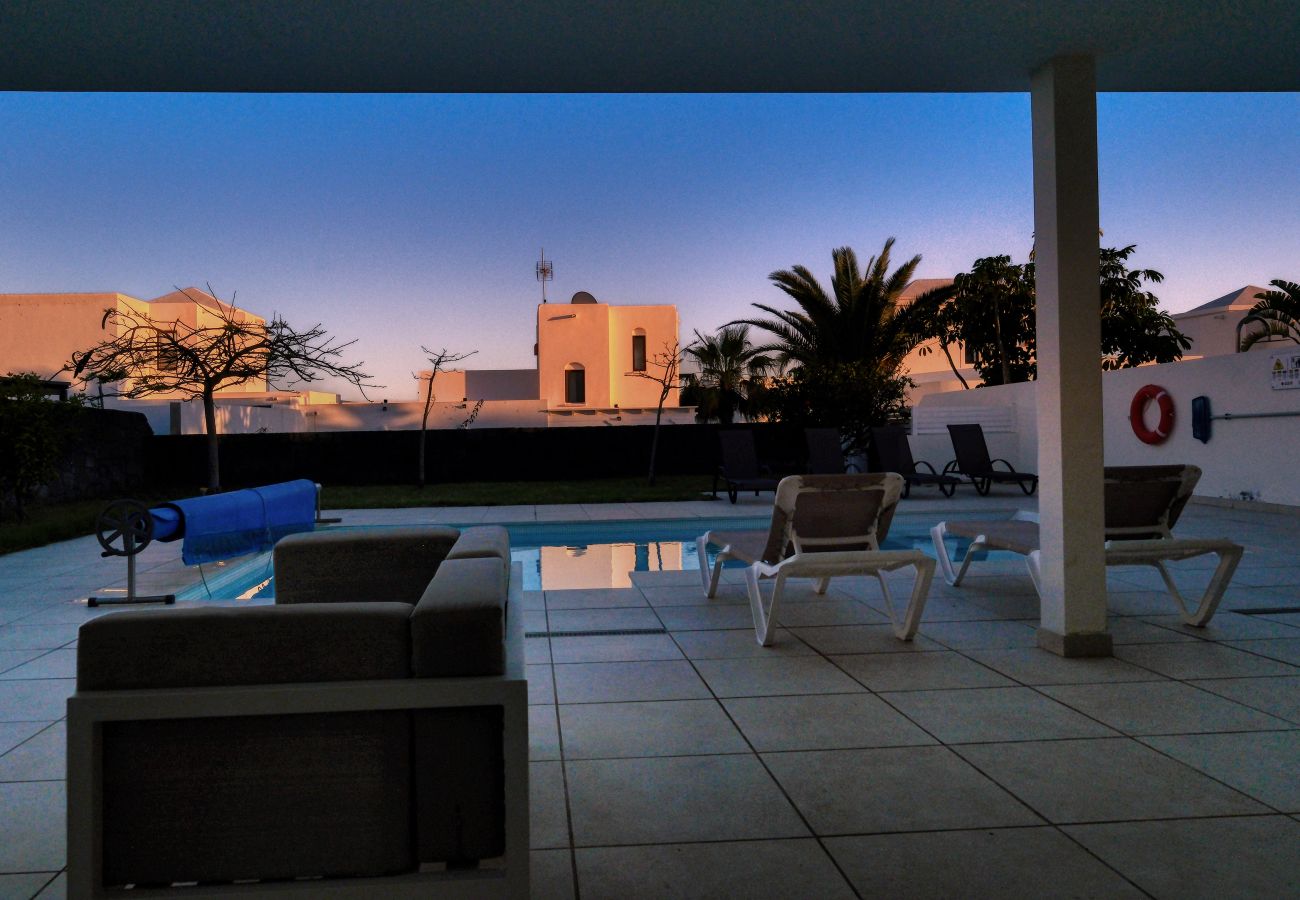 House in Playa Blanca - Casa Malvasía • Pool • 900M from the beach • LVH