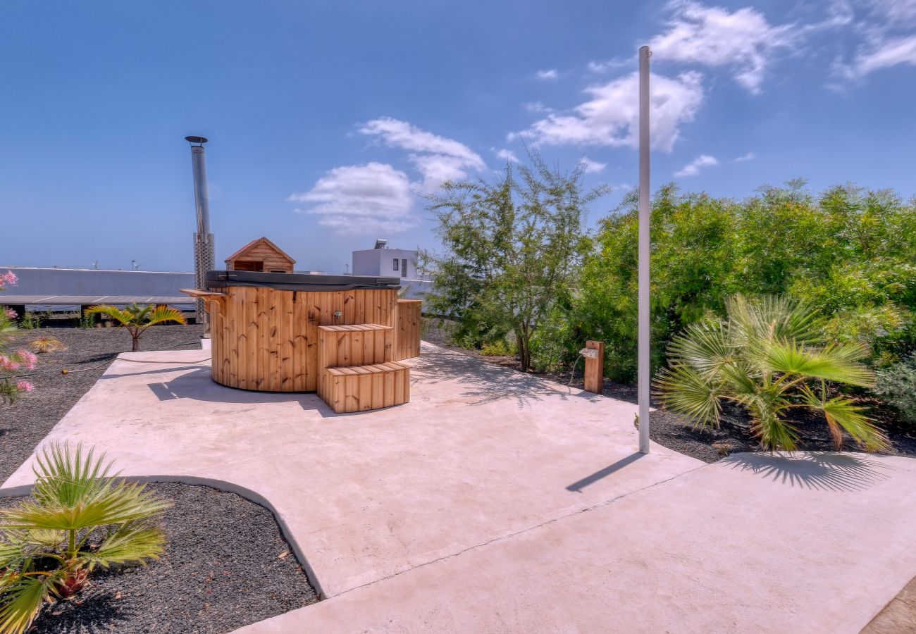 House in Costa Teguise - Chalet Emily - Alpine Chic• Jacuzzi • BBQ 