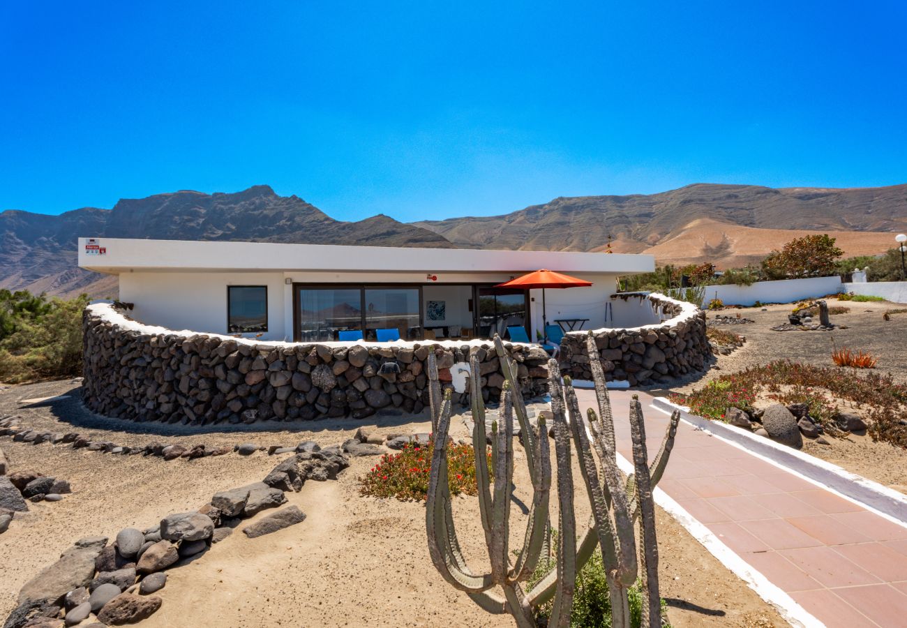 House in  Famara - Quicksand • Ocean views • Beach 1 min • LVH