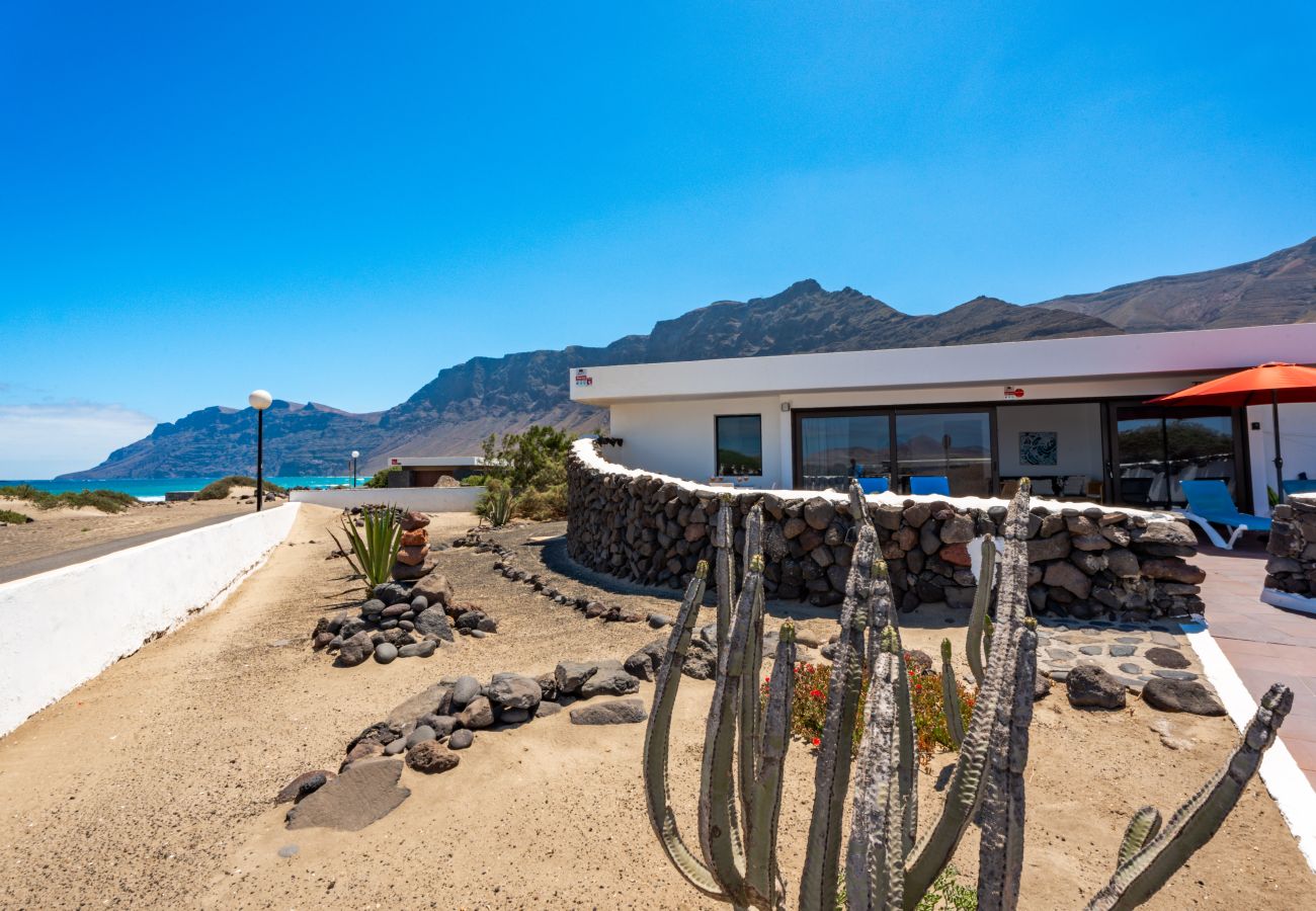 House in  Famara - Quicksand • Ocean views • Beach 1 min • LVH