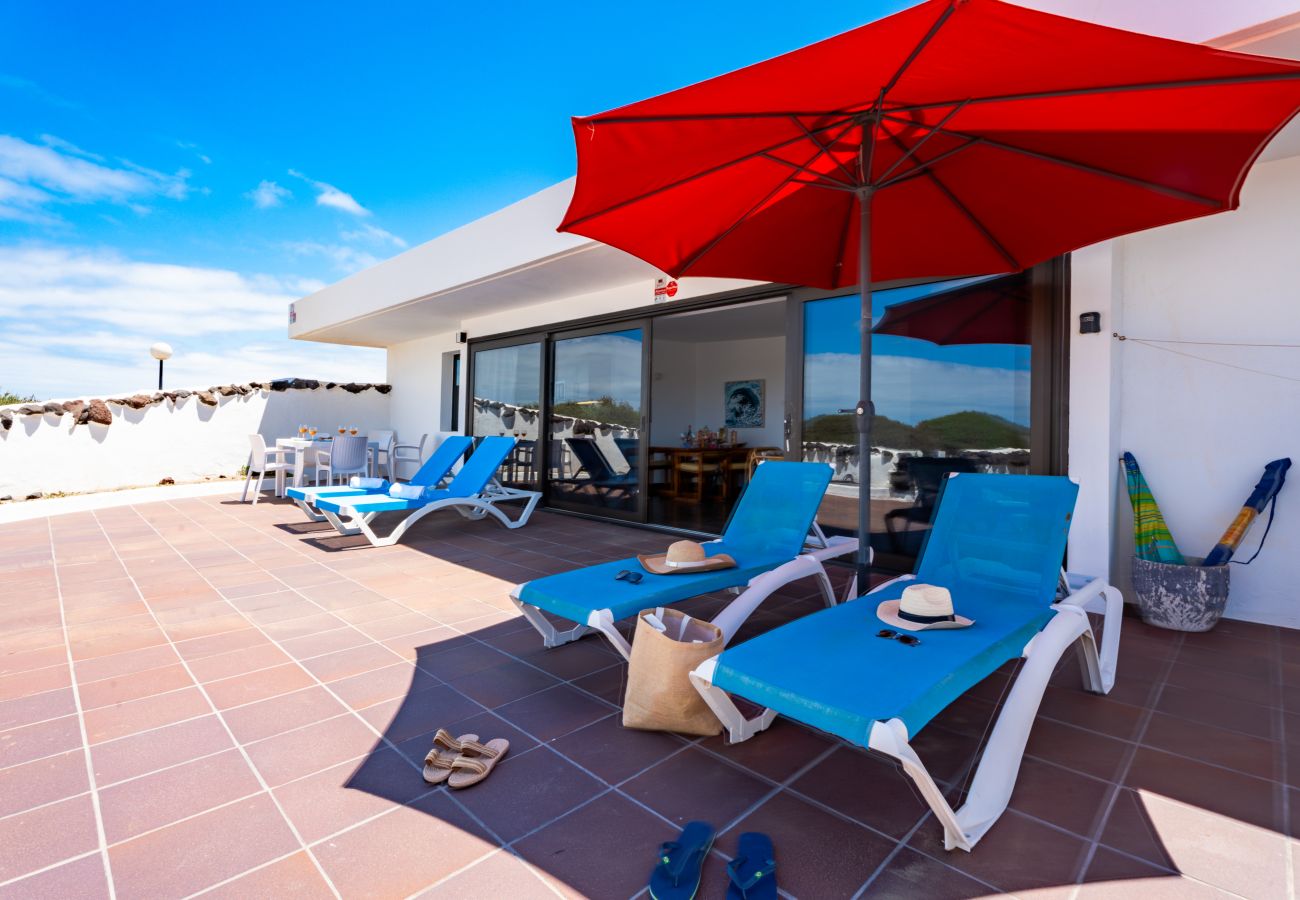 House in  Famara - Quicksand • Ocean views • Beach 1 min • LVH