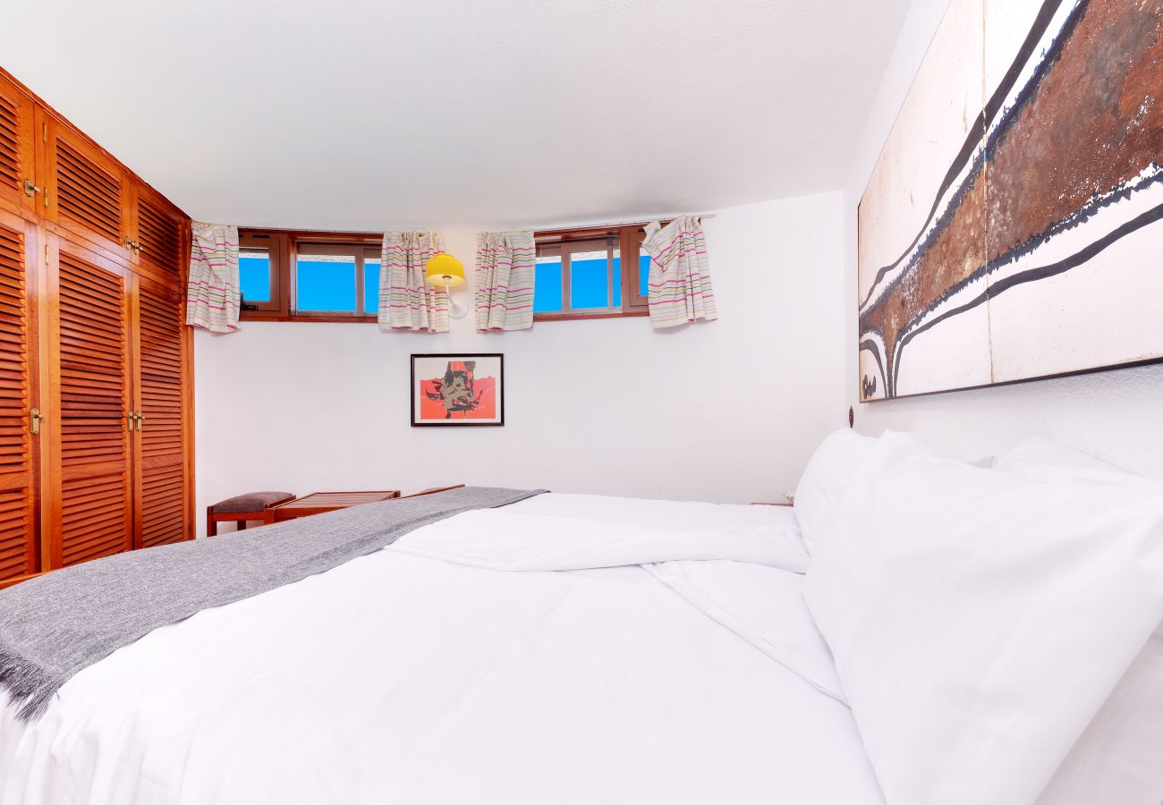 House in  Famara - First Line of the Sea • Ocean views • Beach 1 min