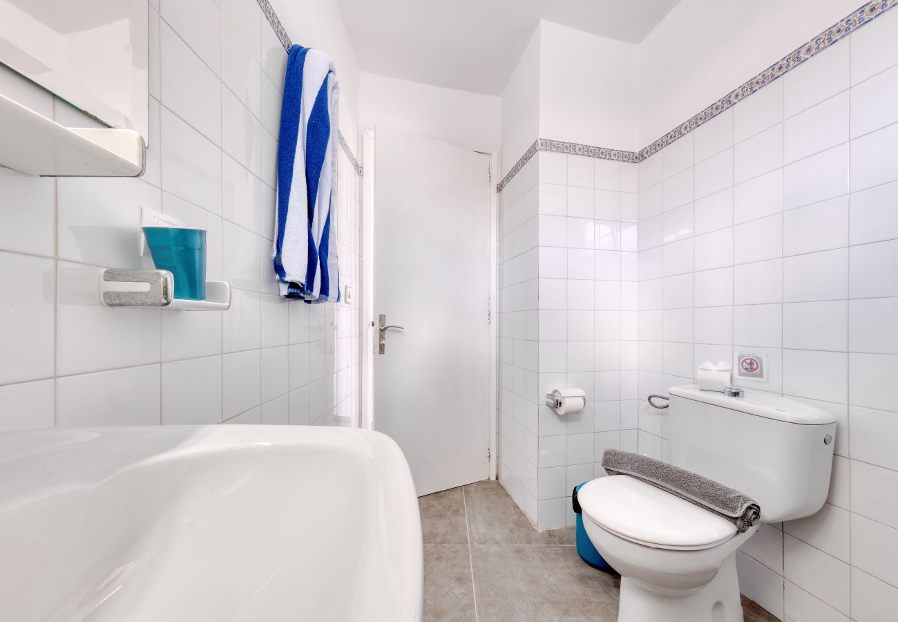 House in  Famara - First Line of the Sea • Ocean views • Beach 1 min