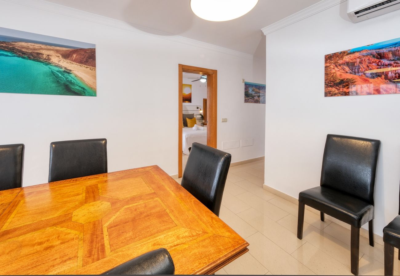 Villa a Playa Blanca - Villa Flavia - Private Pool, Jacuzzi, BBQ and Game Room By Lanzarote Vacation Home