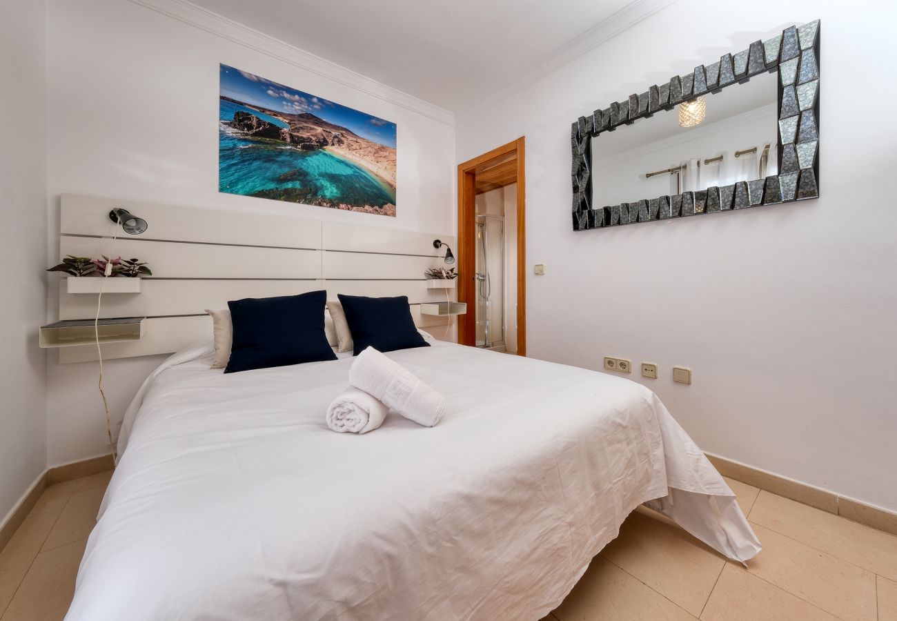 Villa a Playa Blanca - Villa Flavia - Private Pool, Jacuzzi, BBQ and Game Room By Lanzarote Vacation Home