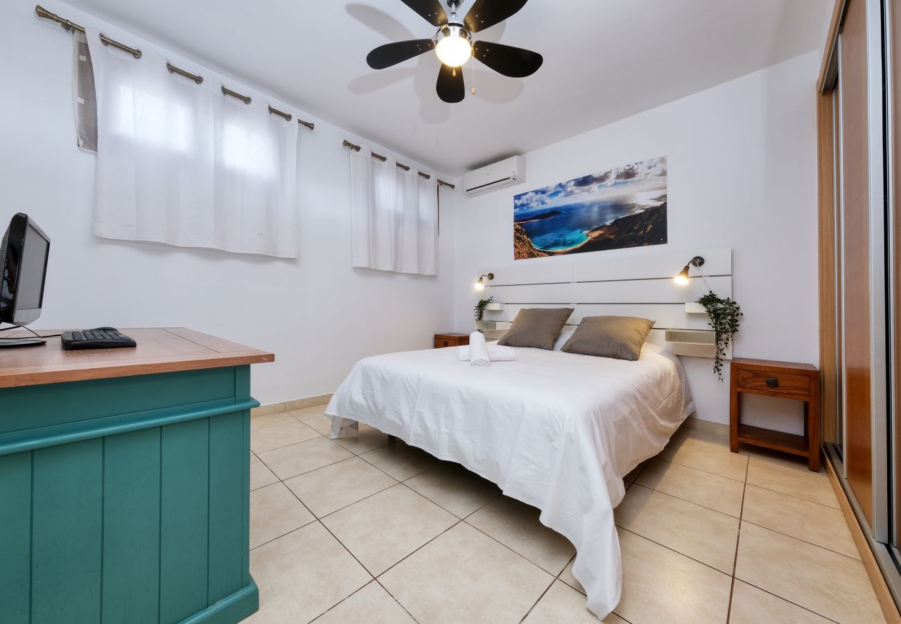 Villa a Playa Blanca - Villa Flavia - Private Pool, Jacuzzi, BBQ and Game Room By Lanzarote Vacation Home