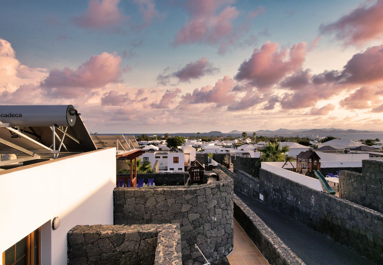 Villa a Playa Blanca - Villa Flavia - Private Pool, Jacuzzi, BBQ and Game Room By Lanzarote Vacation Home