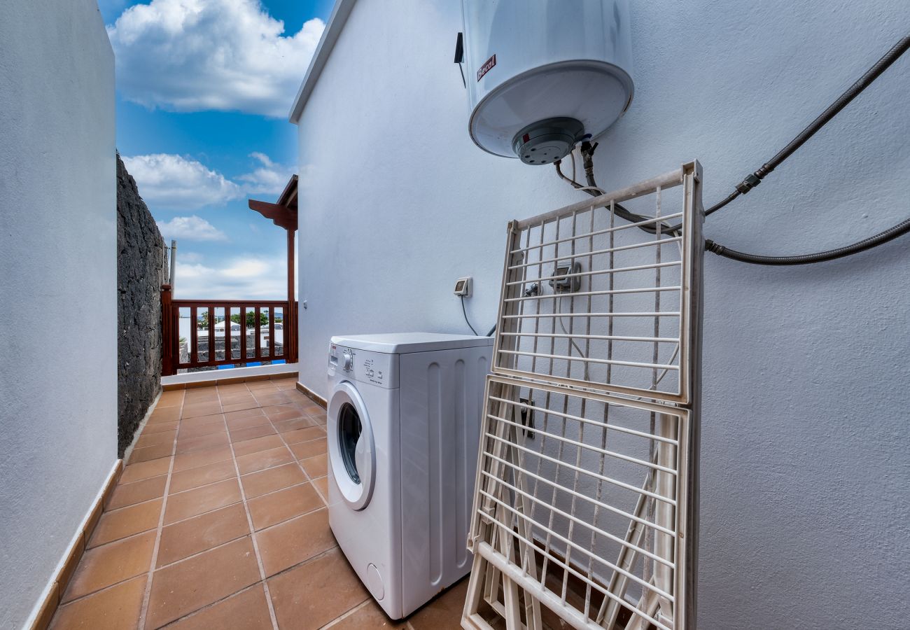 Villa a Playa Blanca - Villa Flavia - Private Pool, Jacuzzi, BBQ and Game Room By Lanzarote Vacation Home