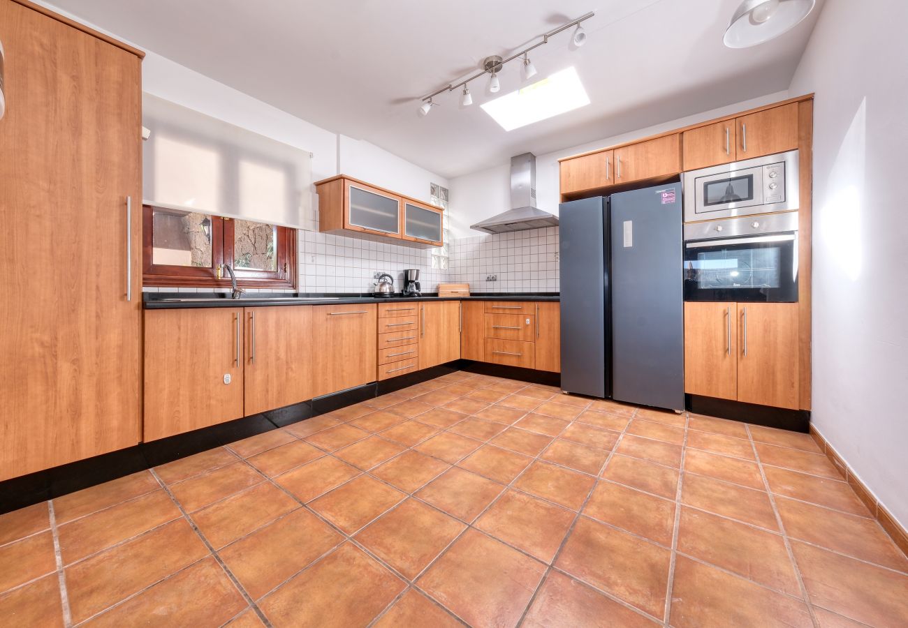 Villa a Playa Blanca - Villa Aurelia - Pool, Jacuzzi, BBQ e Ping-Pong By LVH