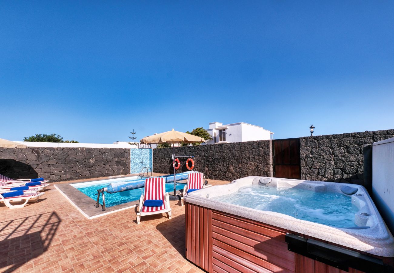 Villa a Playa Blanca - Villa Aurelia - Pool, Jacuzzi, BBQ e Ping-Pong By LVH
