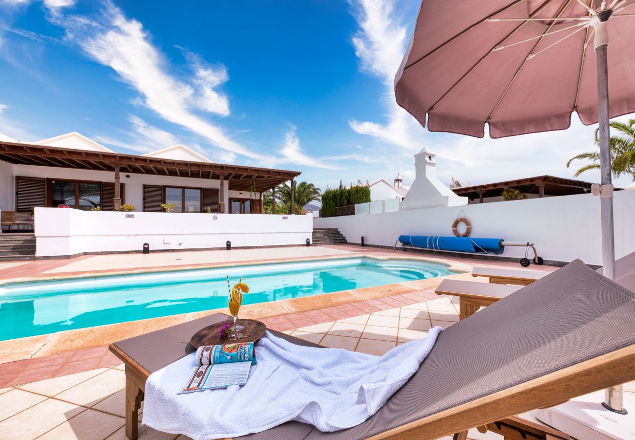 Casa a Puerto Calero - Casa Guayre - Private Pool, BBQ, Air-Con and Ping-Pong By Lanzarote Vacation Homes