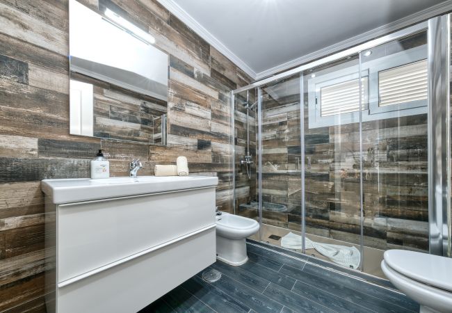 Villa a Playa Blanca - Villa Picasso - Private Pool, BBQ and Air-Con By Lanzarote Vacation Homes Villa a Playa Blanca - Villa Picasso - Private Pool, BBQ and Air-Con By Lanzarote Vacation Homes