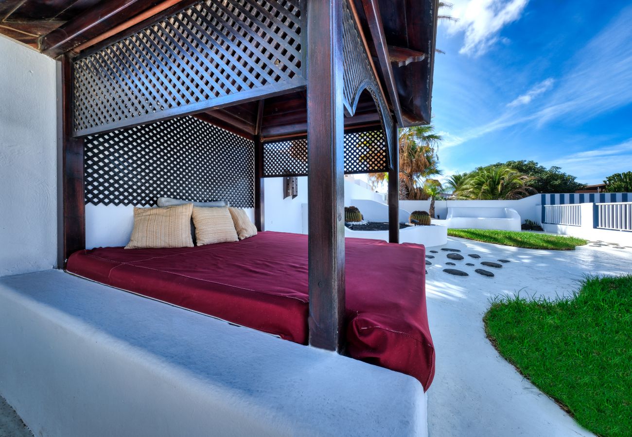 Villa a Playa Blanca - Villa Picasso - Private Pool, BBQ and Air-Con By Lanzarote Vacation Homes Villa a Playa Blanca - Villa Picasso - Private Pool, BBQ and Air-Con By Lanzarote Vacation Homes
