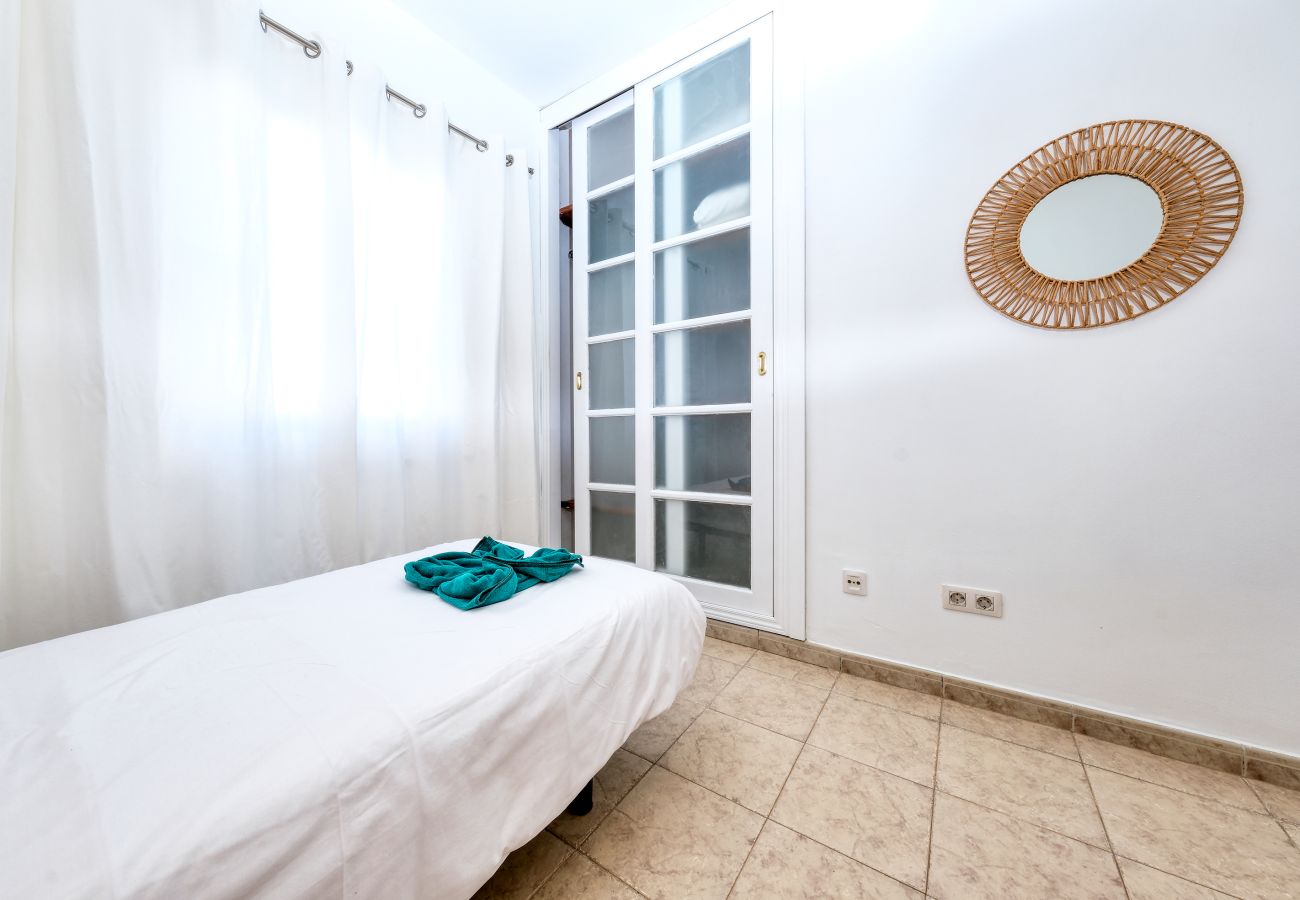 Villa a Playa Blanca - Blue Waves House - Heated Pool, BBQ and Bicycles By LVH