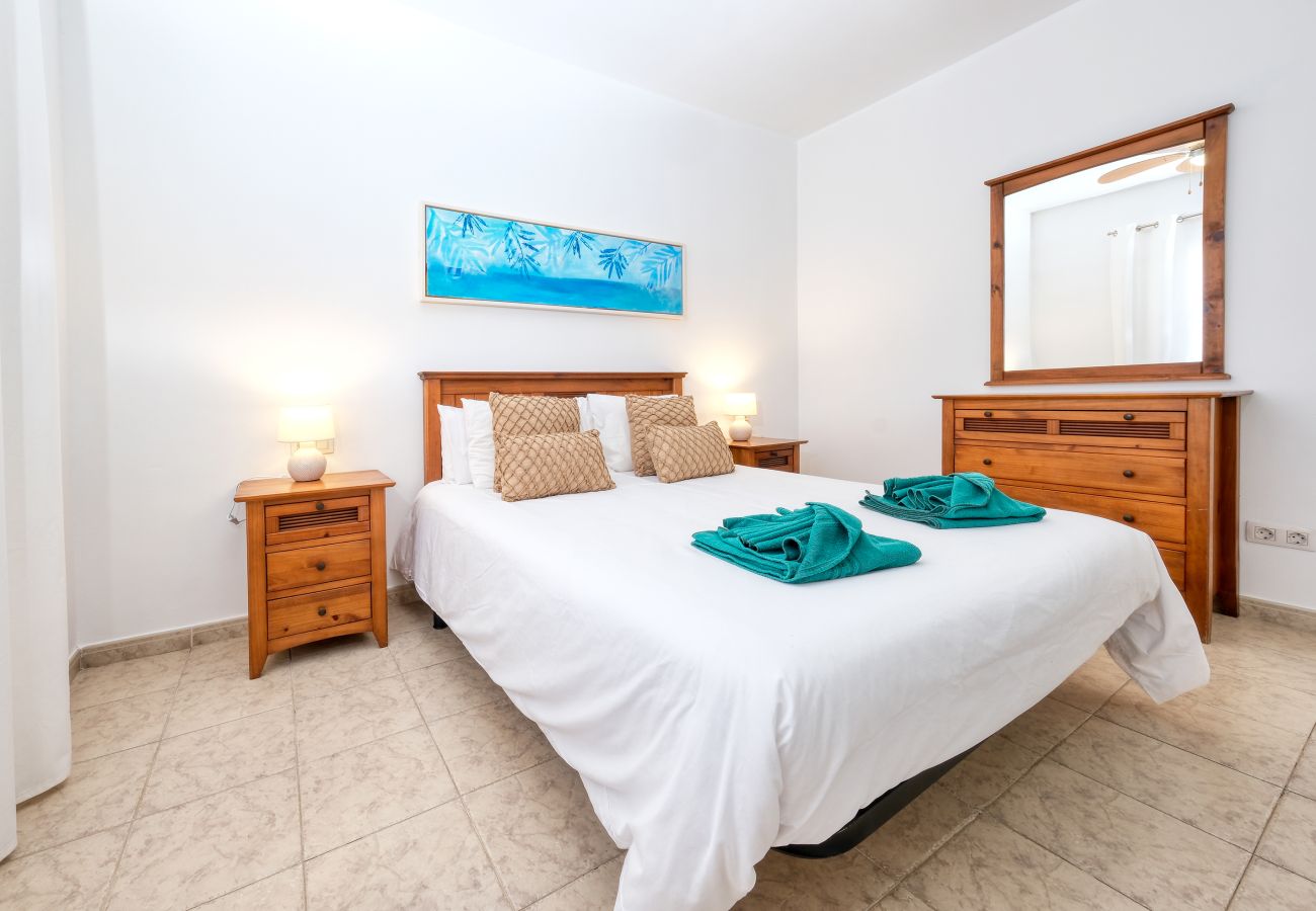 Villa a Playa Blanca - Blue Waves House - Heated Pool, BBQ and Bicycles By LVH