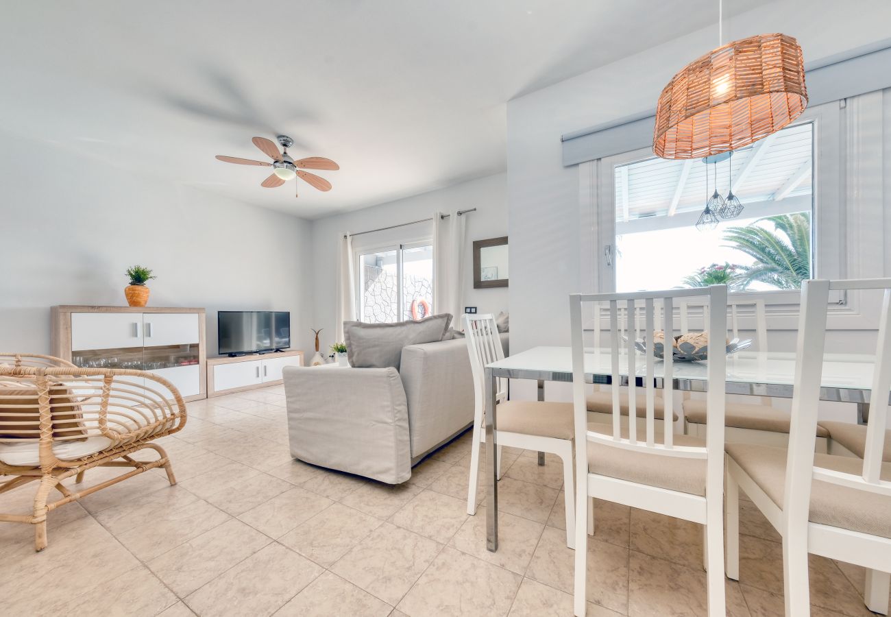 Villa a Playa Blanca - Blue Waves House - Heated Pool, BBQ and Bicycles By LVH