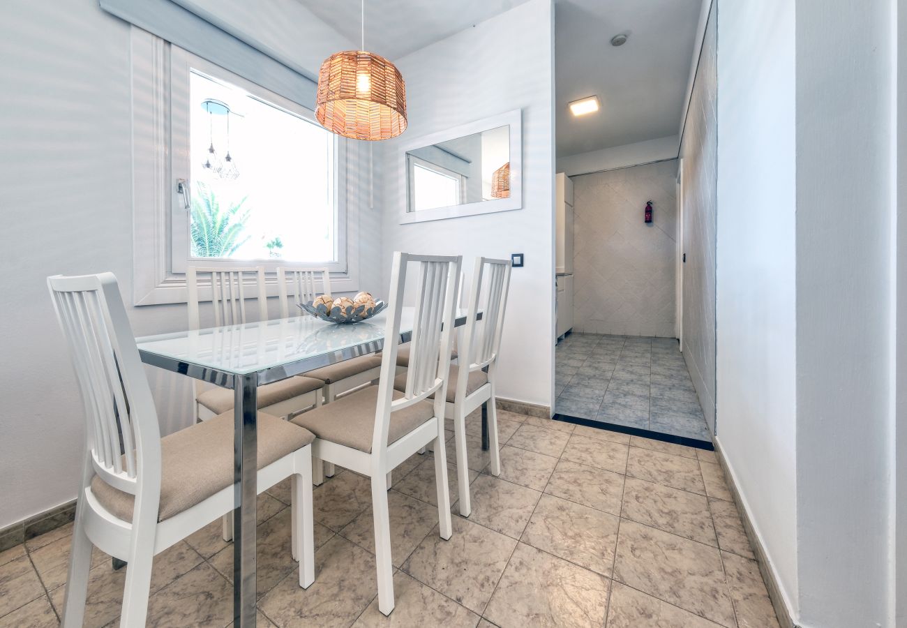 Villa a Playa Blanca - Blue Waves House - Heated Pool, BBQ and Bicycles By LVH