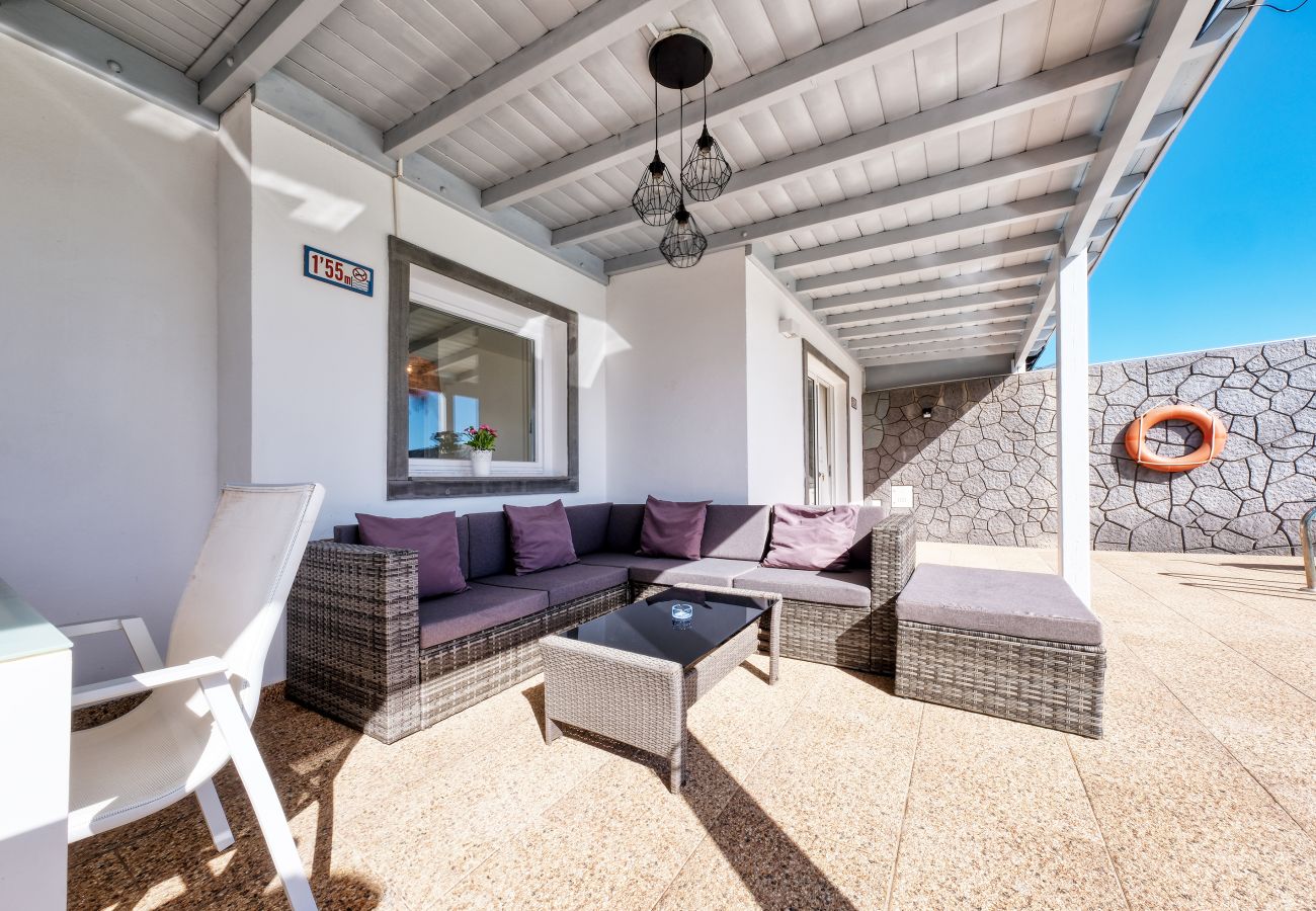 Villa a Playa Blanca - Blue Waves House - Heated Pool, BBQ and Bicycles By LVH