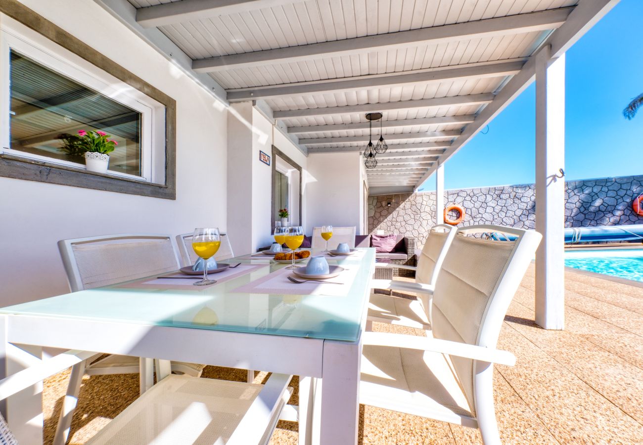 Villa a Playa Blanca - Blue Waves House - Heated Pool, BBQ and Bicycles By LVH