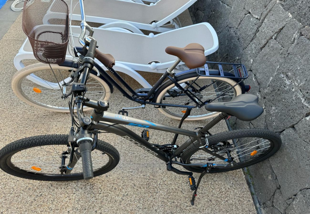 Villa a Playa Blanca - Blue Waves House - Heated Pool, BBQ and Bicycles By LVH