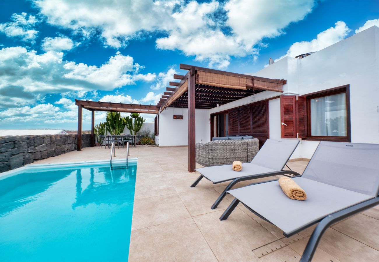 Villa a Playa Blanca - Villa Malolo - Private Pool and Jacuzzi By Lanzarote Vacation Homes