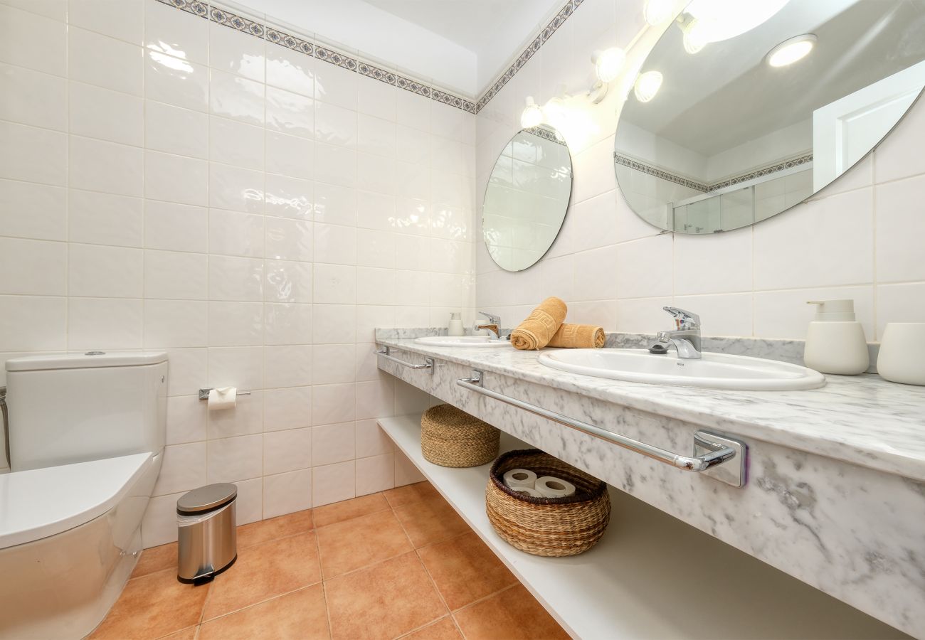 Villa a Playa Blanca - Villa Malolo - Private Pool and Jacuzzi By Lanzarote Vacation Homes