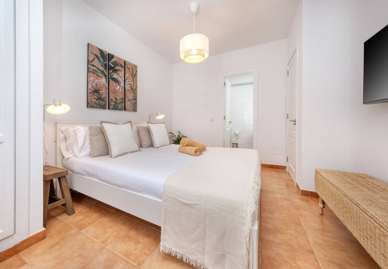 Villa a Playa Blanca - Villa Malolo - Private Pool and Jacuzzi By Lanzarote Vacation Homes