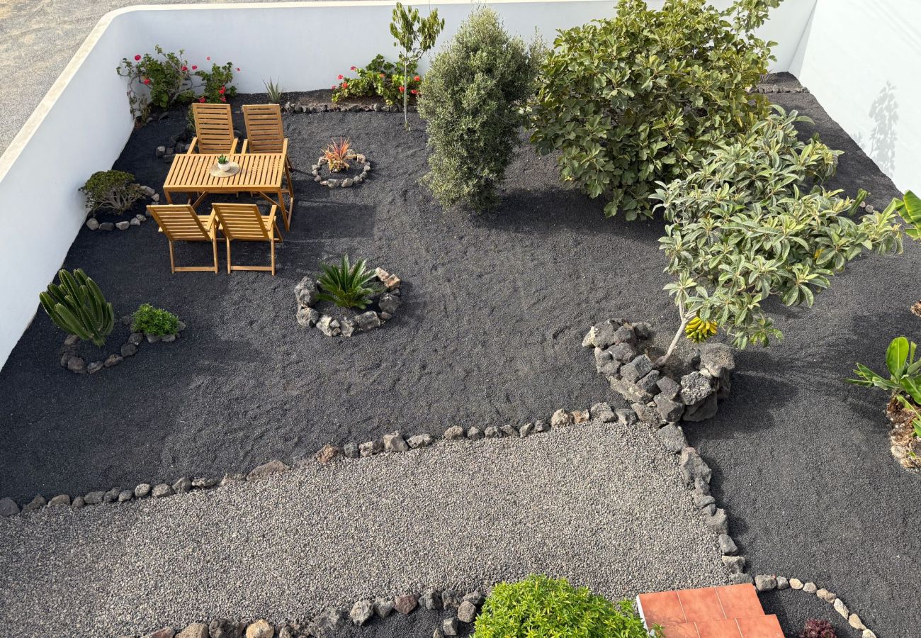 Casa a Tinajo - NoPasaNada: apartmento privado el Hierro, vistas al jardín