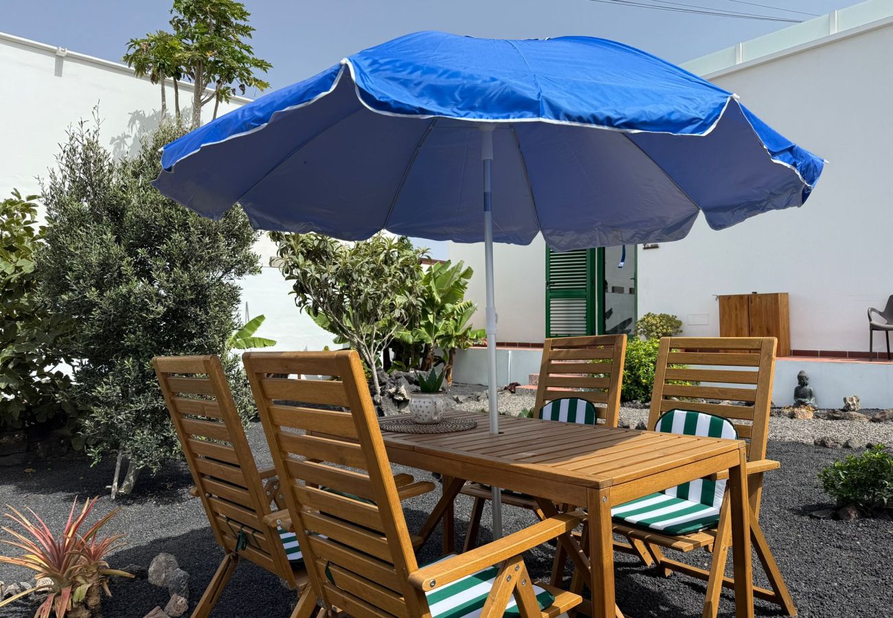 Casa a Tinajo - NoPasaNada: apartmento privado el Hierro, vistas al jardín