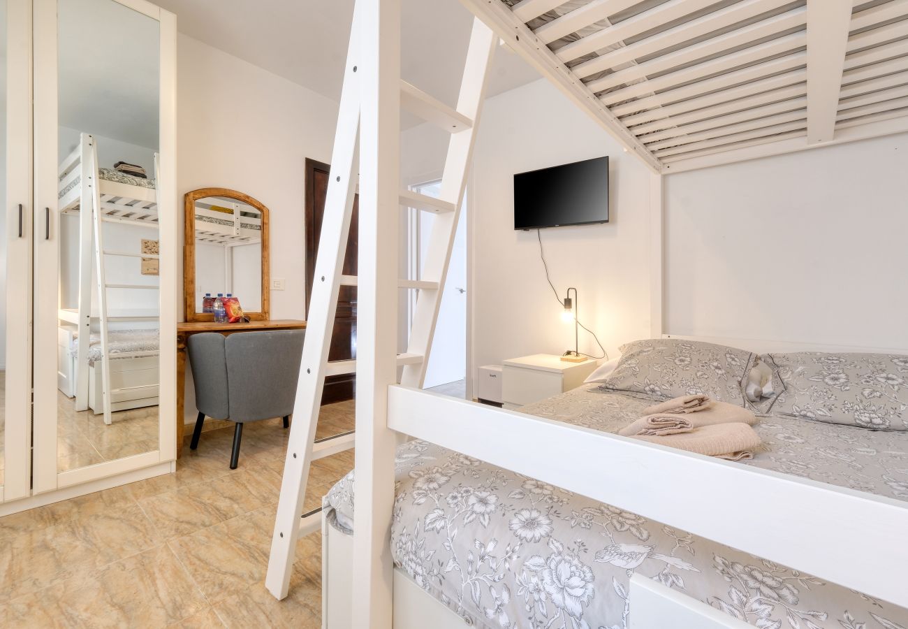 Affitto per camere a Tinajo - Casa Casa NoPasaNada, habitación Triple Los Lobos