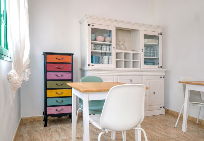 Affitto per camere a Tinajo - Casa NoPasaNada: habitación La Palma con baño privado  Affitto per camere a Tinajo - Casa NoPasaNada: habitación La Palma con baño privado