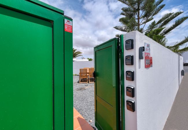 Affitto per camere a Tinajo - Casa NoPasaNada: habitación La Palma con baño privado  Affitto per camere a Tinajo - Casa NoPasaNada: habitación La Palma con baño privado