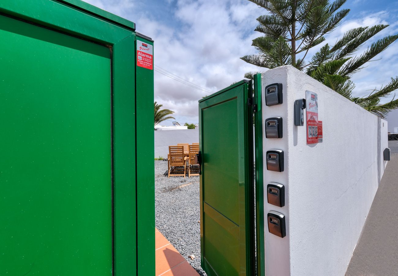 Affitto per camere a Tinajo - Casa NoPasaNada: habitación La Palma con baño privado  Affitto per camere a Tinajo - Casa NoPasaNada: habitación La Palma con baño privado