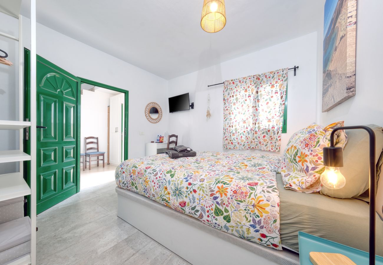 Affitto per camere a Tinajo - Casa NoPasaNada: habitación La Palma con baño privado  Affitto per camere a Tinajo - Casa NoPasaNada: habitación La Palma con baño privado