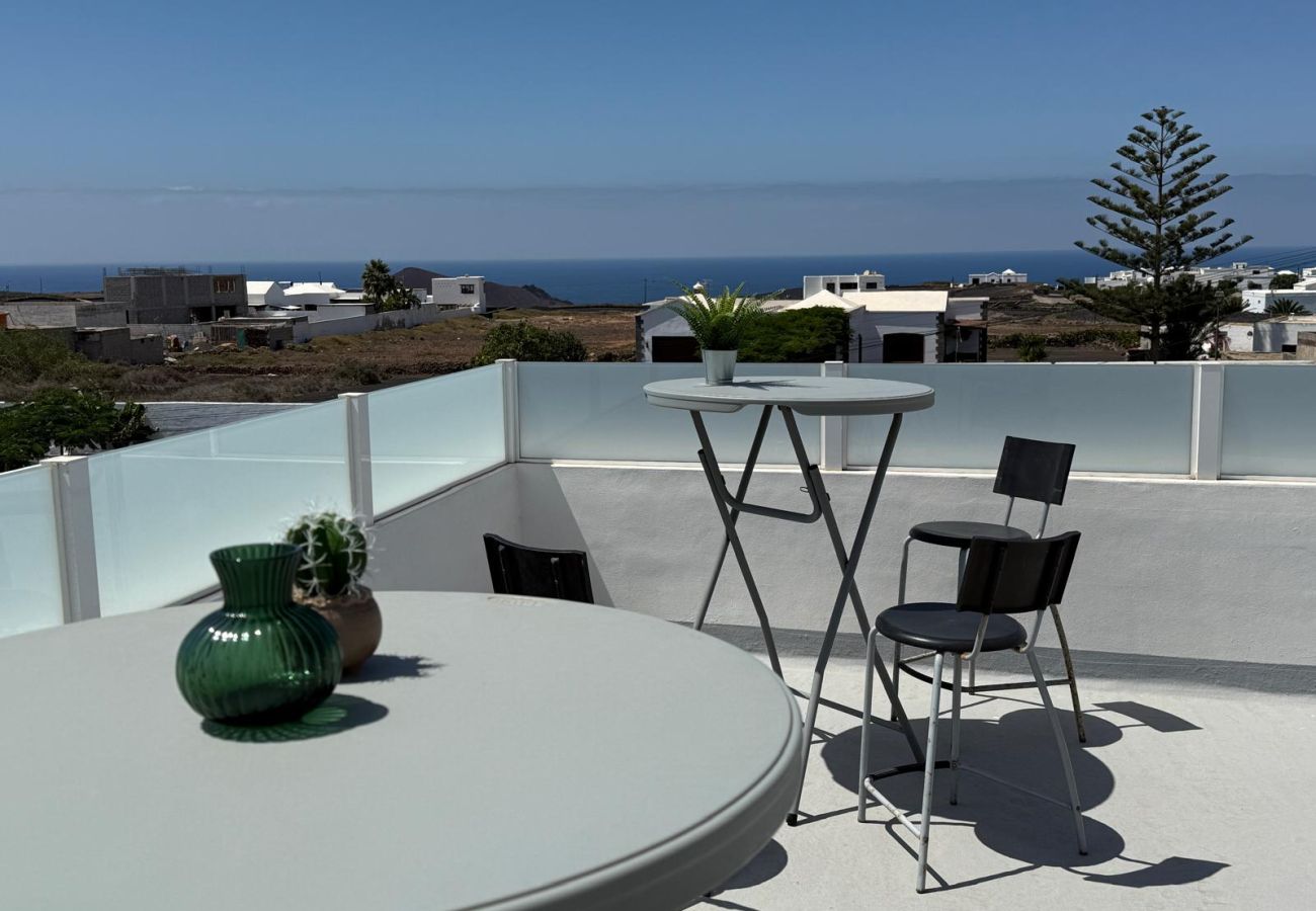 Affitto per camere a Tinajo - Casa NoPasaNada: habitación La Gomera con baño privado exterior Affitto per camere a Tinajo - Casa NoPasaNada: habitación La Gomera con baño privado exterior