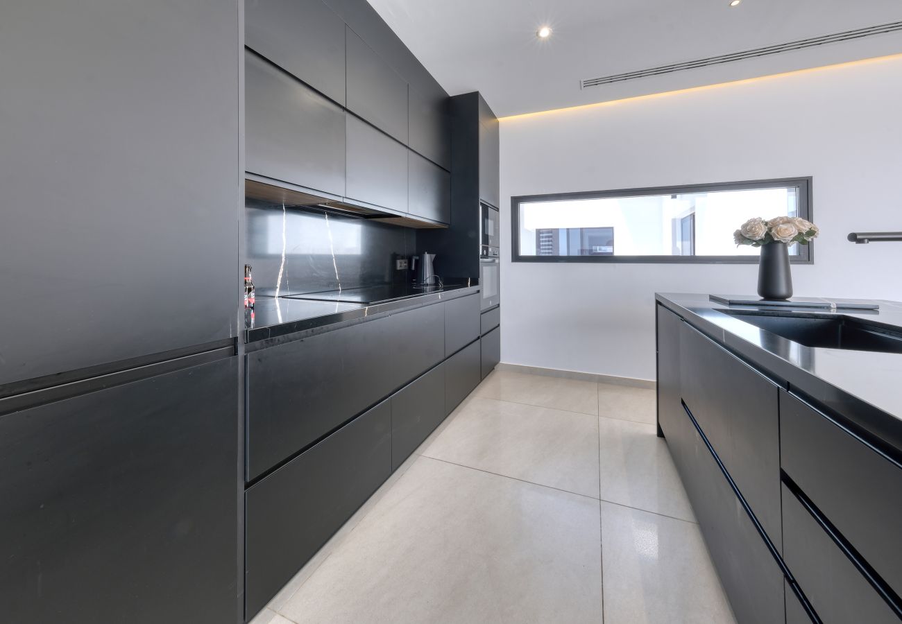 Villa a Puerto Calero - White House - Fire pit and private pool By Lanzarote Vacation Homes