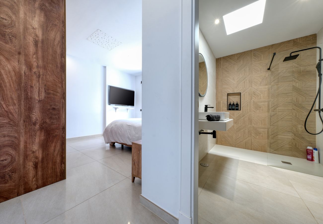 Villa a Puerto Calero - White House - Fire pit and private pool By Lanzarote Vacation Homes