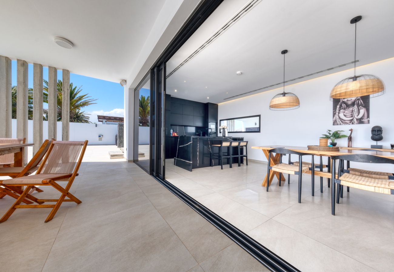 Villa a Puerto Calero - White House - Fire pit and private pool By Lanzarote Vacation Homes