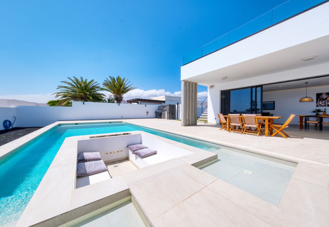 Villa a Puerto Calero - White House - Fire pit and private pool By Lanzarote Vacation Homes