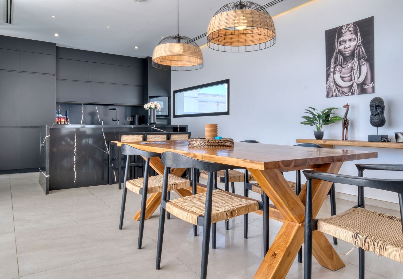 Villa a Puerto Calero - White House - Fire pit and private pool By Lanzarote Vacation Homes